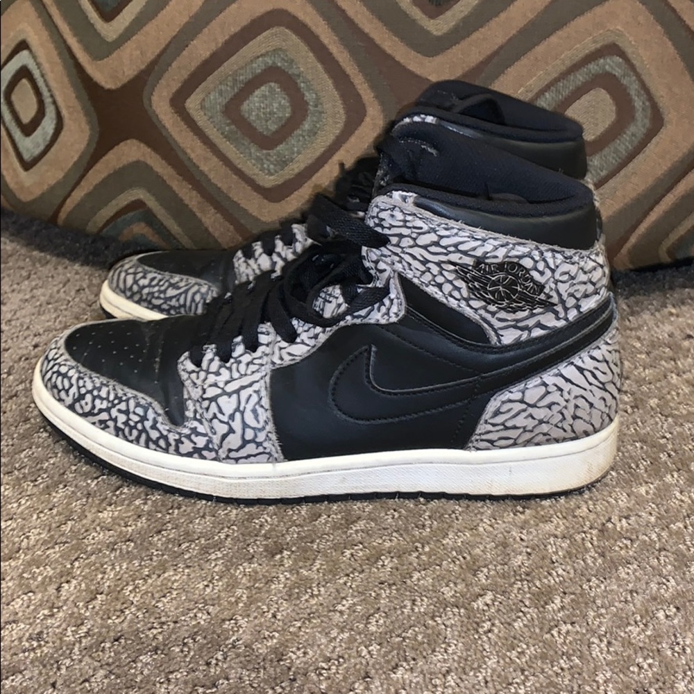 Retro 1 black elephant